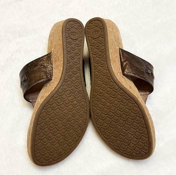 UGG Australia Briella Bronze Wedge Thong Medallion Sandal Womens Size 9 - Picture 11 of 15
